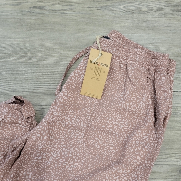 Thread & Supply NWT Pull On Tapered Casual Pants Size Large - Picture 4 of 10